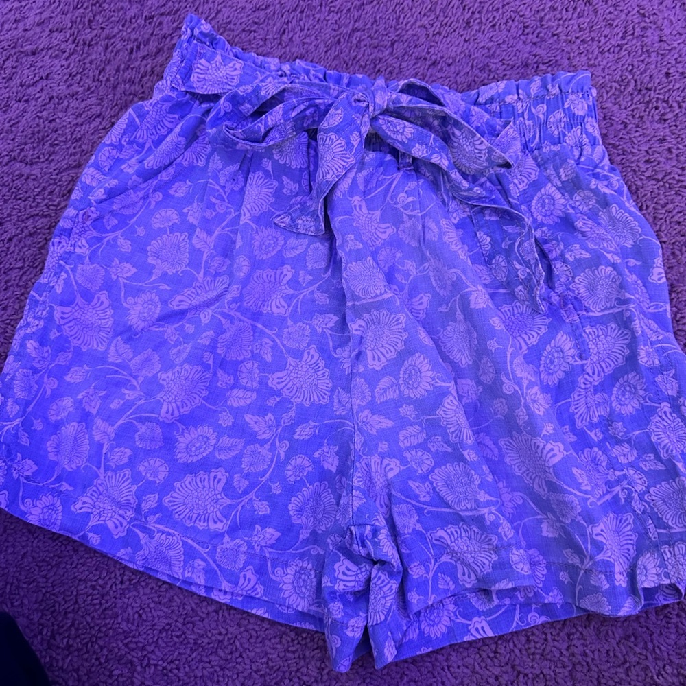 NWOT FLOWY SHORTS